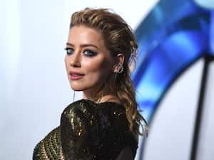 La actriz Amber Heard es madre primeriza gracias a un vientre de alquiler.