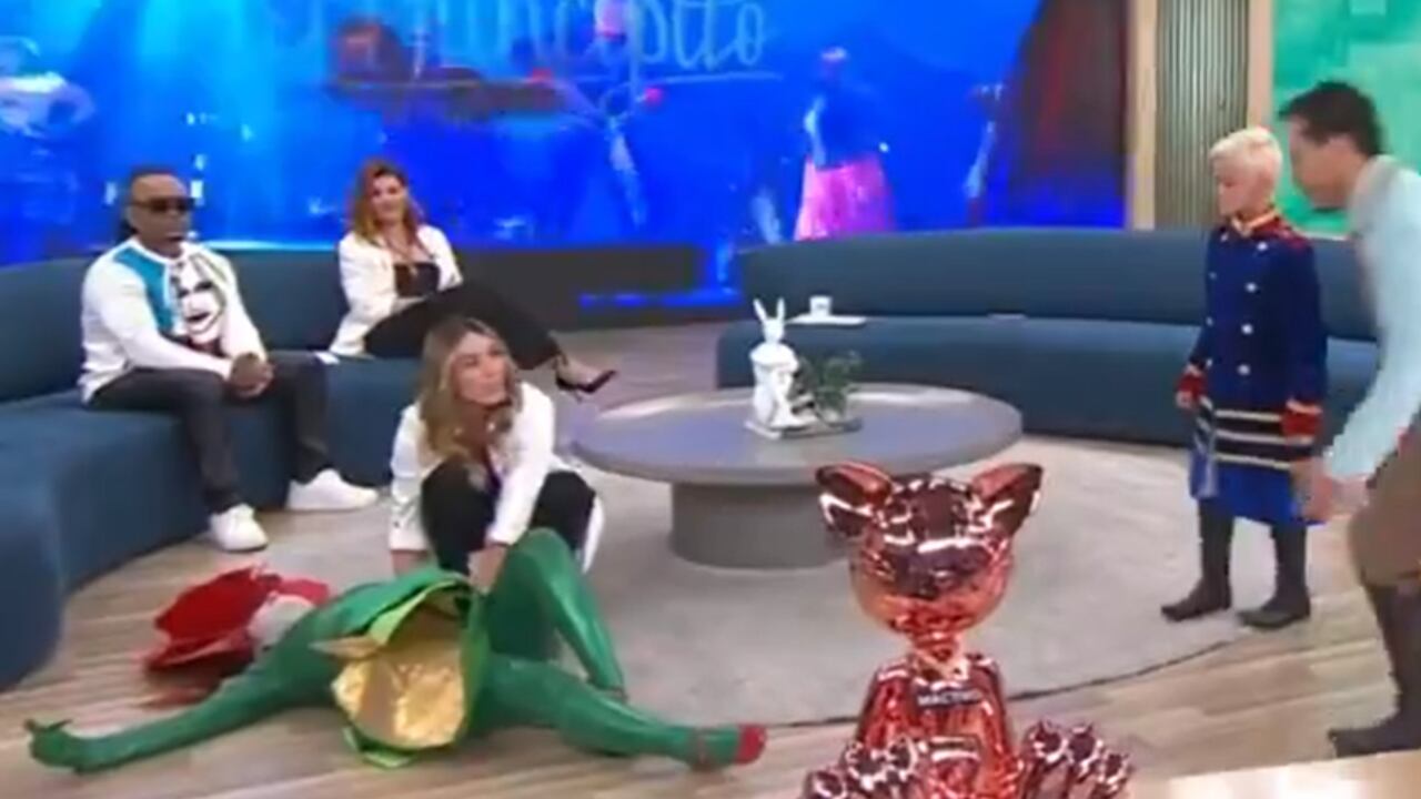 Instante en el que la artista de 'El principito' el musical se desmaya.