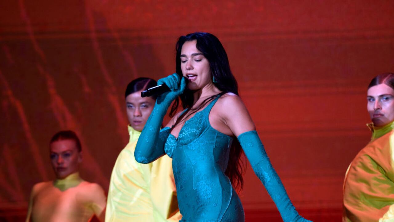 Varios bogotanos vieron mejor desde afuera el concierto de Dua Lipa que los mismos asistentes