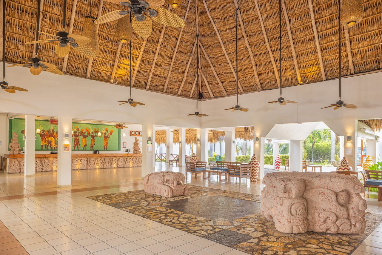 Royal Decameron Salinitas se ha convertido en uno de los complejos turísticos más representativos del país y en una de las principales opciones para quienes buscan conocer El Salvador bajo un modelo todo incluido frente al océano Pacífico.