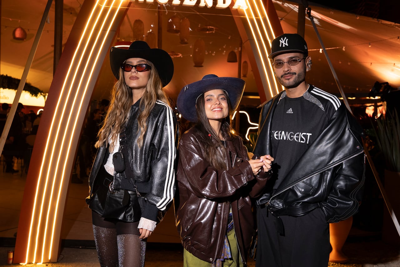 Laura Tobón, Andrea Agudelo y Juan Moore