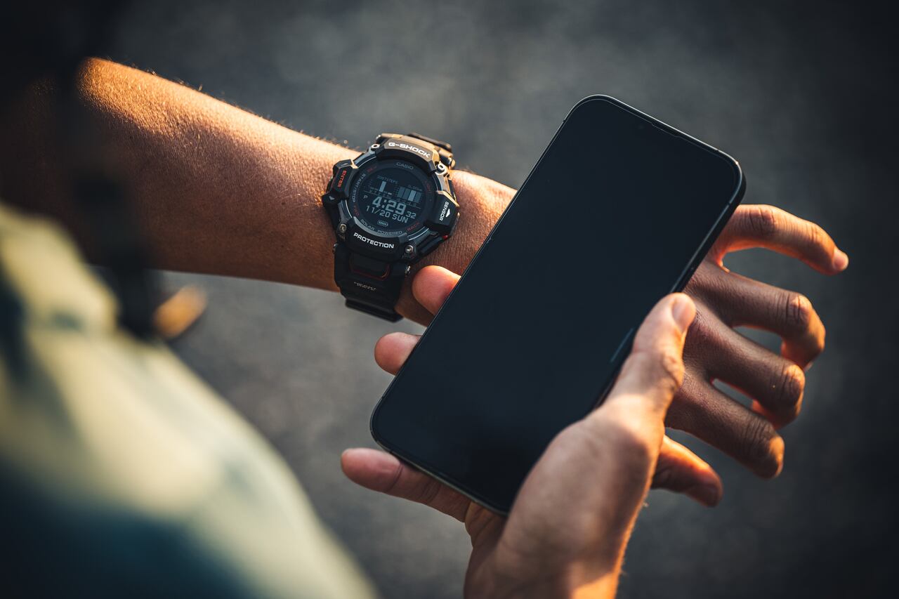 Los relojes GBD-H2000 y DW-H5600 vienen equipados con herramientas que permiten, por ejemplo, registrar la temperatura del cuerpo, la intensidad de la actividad física, la velocidad del movimiento, la oxigenación de la sangre, el movimiento y la frecuencia cardiaca.