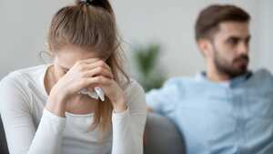 La mujer no confrontó a su esposo inmediatamente tras descubrir la supuesta infidelidad (imagen de referencia).