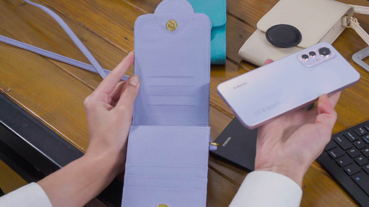 Estuche para celular creado por Xiaomi y la diseñadora colombiana María José Arroyo