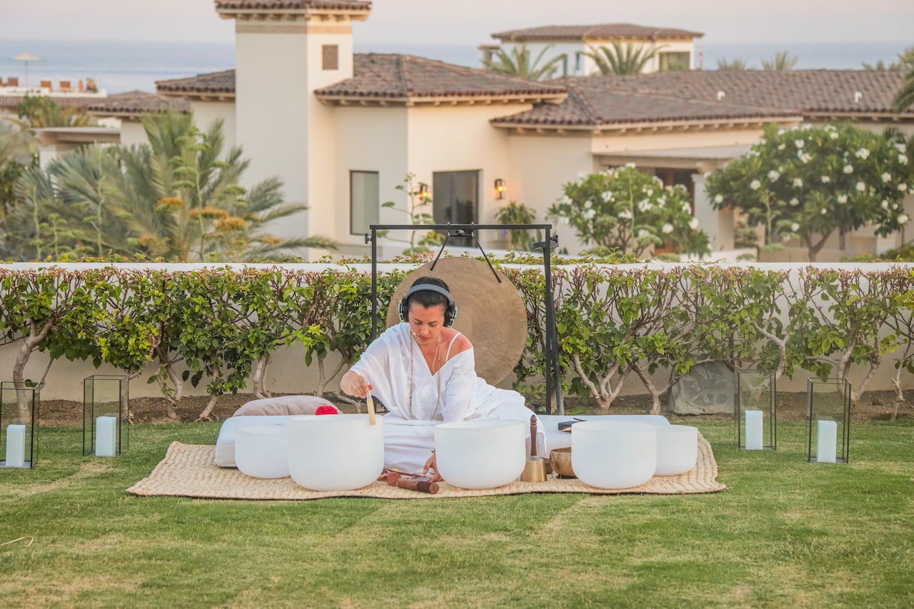 Así empieza un retiro de bienestar en Los Cabos: con el sonido del océano y un atardecer que lo cambia todo