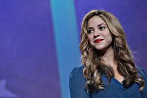 ESTADOS UNIDOS - 27 DE SEPTIEMBRE: La cantante Shakira está en el escenario por su compromiso de ayudar a los afectados por los desastres naturales en Perú y Nicaragua a través de una campaña de recaudación de fondos multimedia con artistas latinos, durante la Iniciativa Global Clinton en Nueva York, EE. Jueves, 27 de septiembre de 2007 (Foto de Daniel Acker / Bloomberg a través de Getty Images)