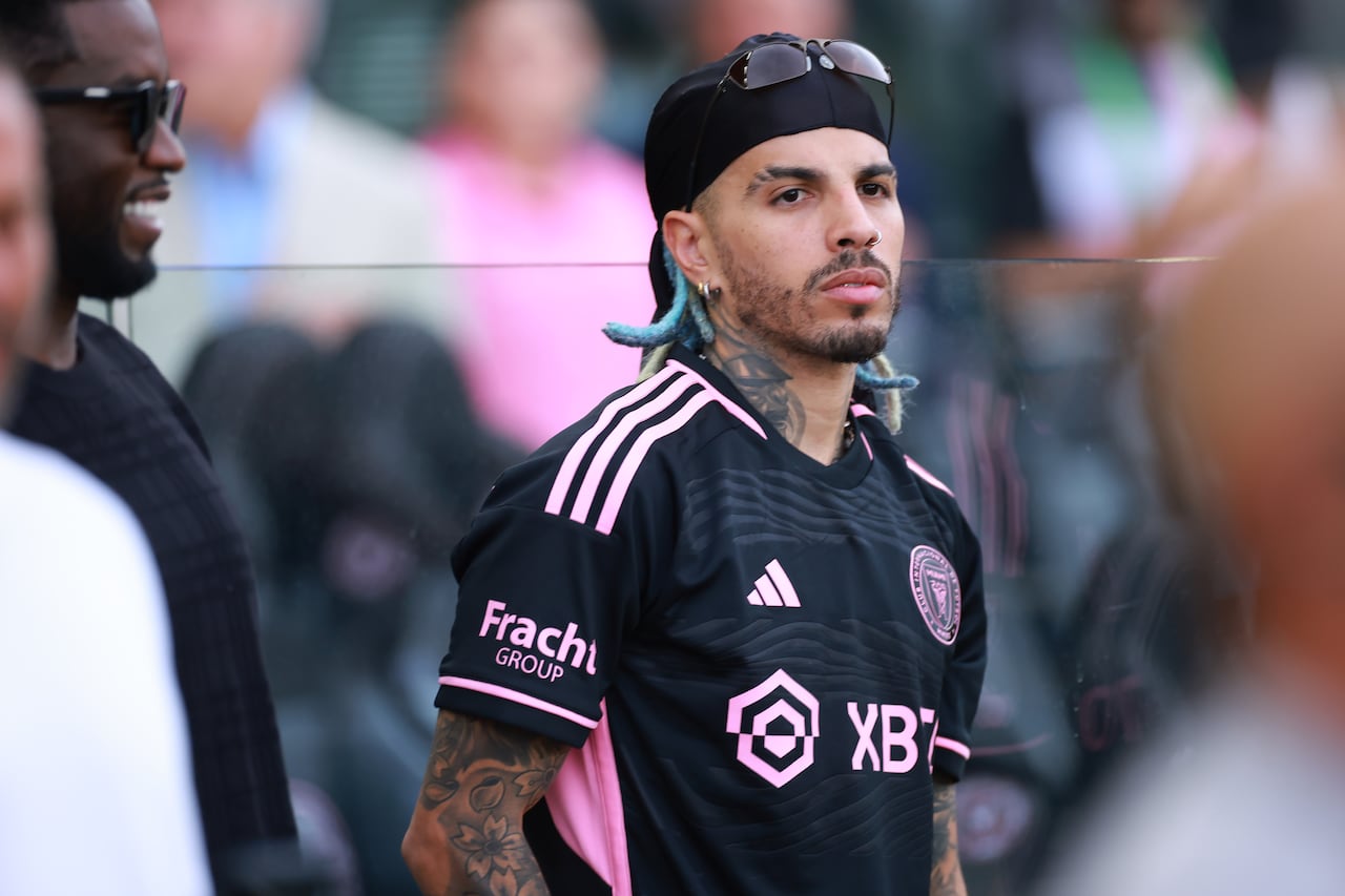 Rauw Alejandro entre el público del estadio PNK, en Miami. Foto: Hector Vivas/Getty Images
