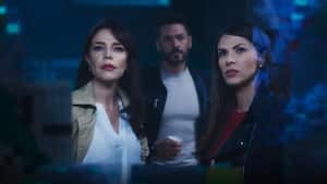 Poster de "Entre sombras" con Flora Martínez, Rodrigo Candamil y Margarita Muñoz.