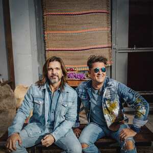 Los cantantes dieron a conocer el lanzamiento de su nueva canción