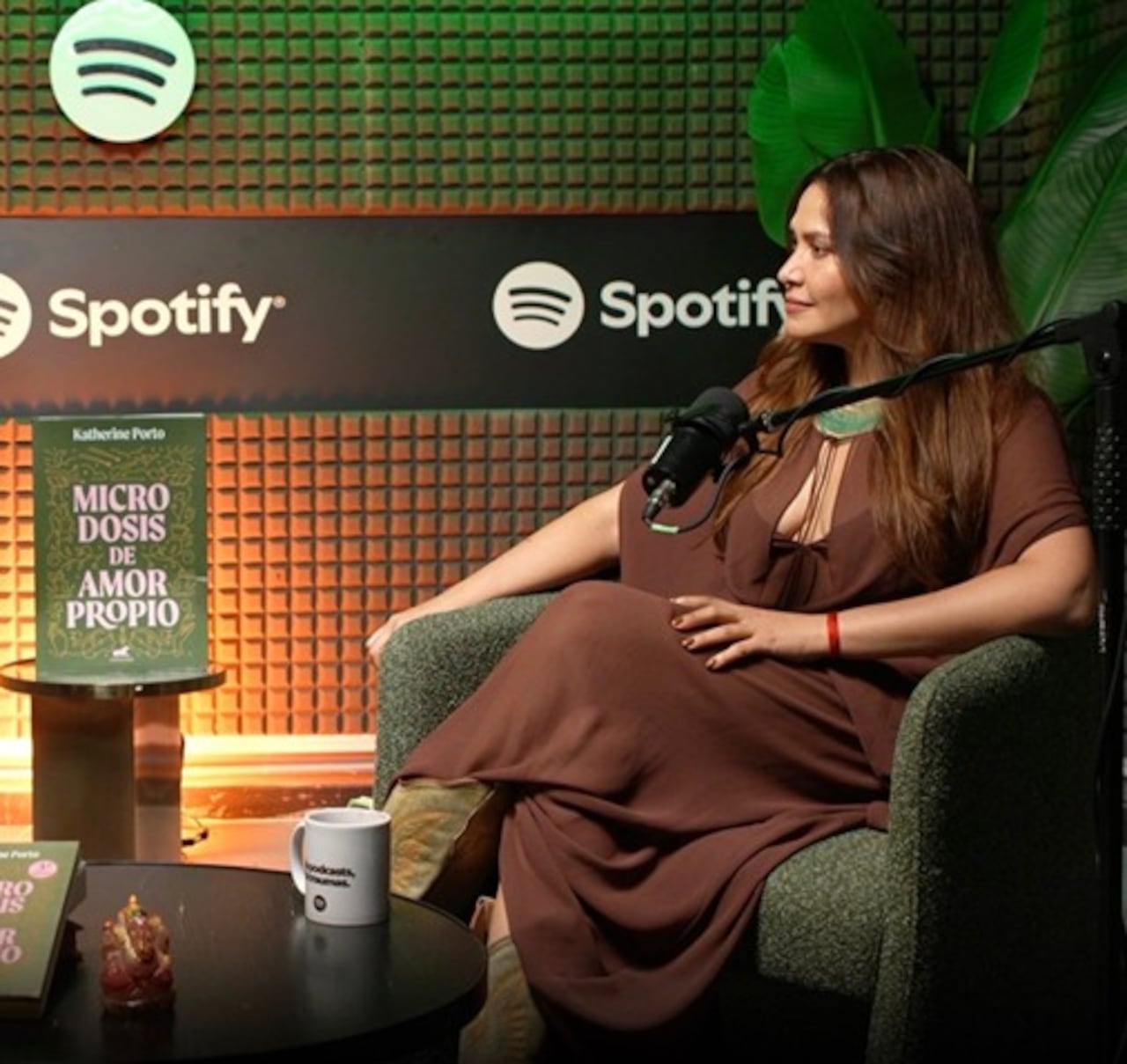 Katherine Porto en su pódcast Minidosis de Amor Propio