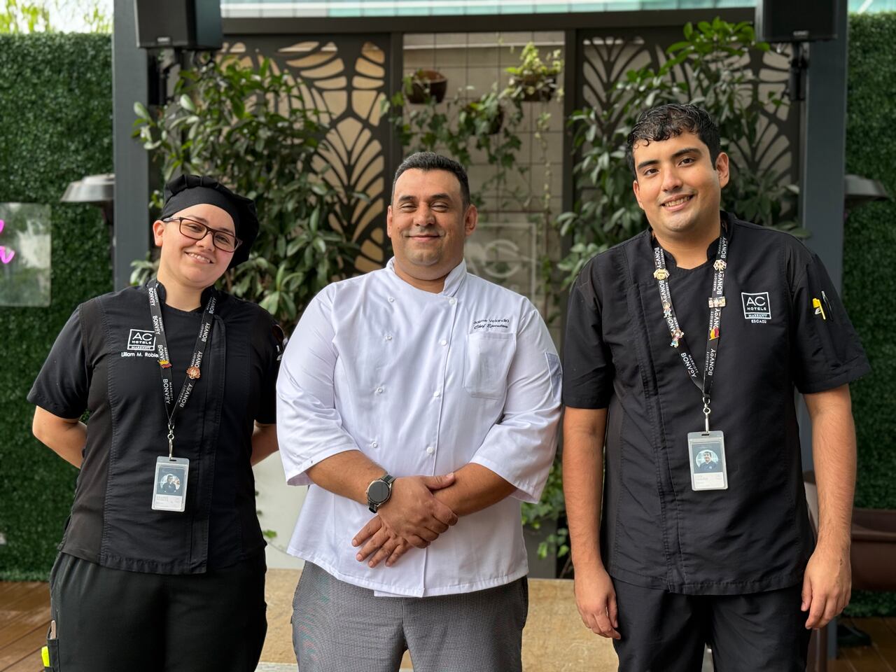 Luis Umaña, chef ejecutivo del hotel AC Escazú, y Jaime Velandia, chef colombiano del hotel Fairfield by Marriott Bogotá, lideraron la propuesta gastronómica que rindió homenaje a los sabores tradicionales de Colombia