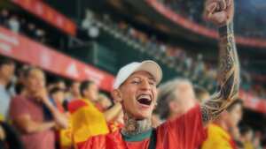 La Liendra en estadio de fútbol