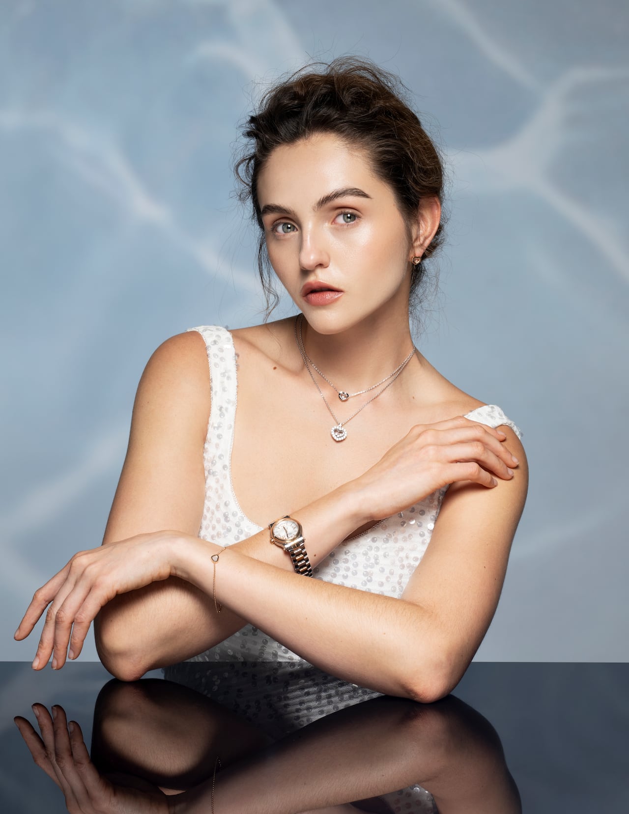 Solo hay algo que puede superar la elegancia de un colgante Happy Diamonds, ¡Dos colgantes Happy Diamonds! y si le añades un reloj y un brazalete de Chopard...saca tus propias conclusiones.