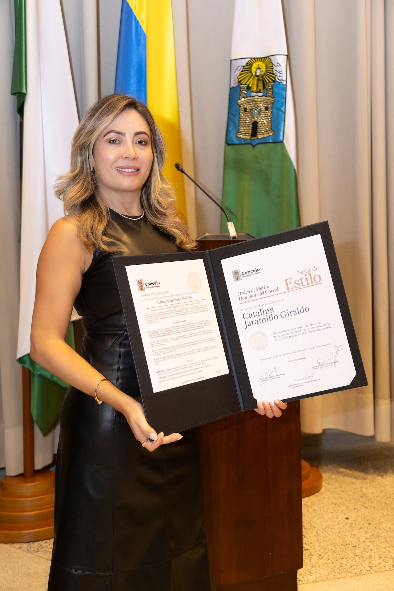 Catalina Jaramillo recibe condecoración del Concejo de Medellín