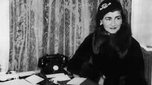 French fashion designer Gabrielle 'Coco' Chanel (1883 - 1971) at a London hotel, 1932. (Photo by Keystone/Hulton Archive/Getty Images)