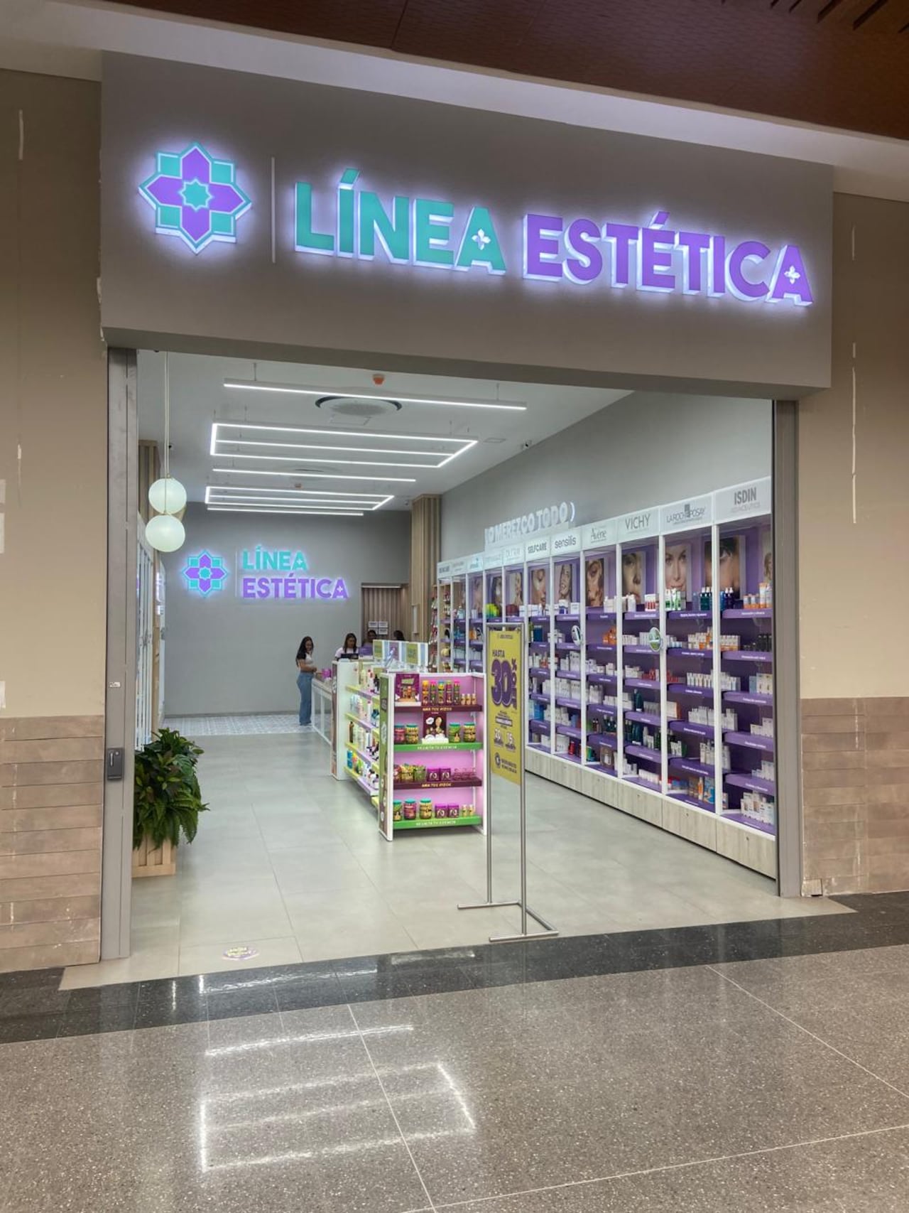 Línea Estética no solo vende: crea espacios donde cuidarse se siente natural.
