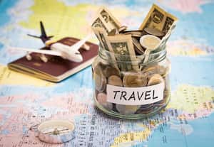 dinero para viajar el país