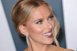BEVERLY HILLS, CALIFORNIA - FEBRUARY 09: Scarlett Johansson attends the 2020 Vanity Fair Oscar Party at Wallis Annenberg Center for the Performing Arts on February 09, 2020 in Beverly Hills, California. (Photo by Toni Anne Barson/WireImage)