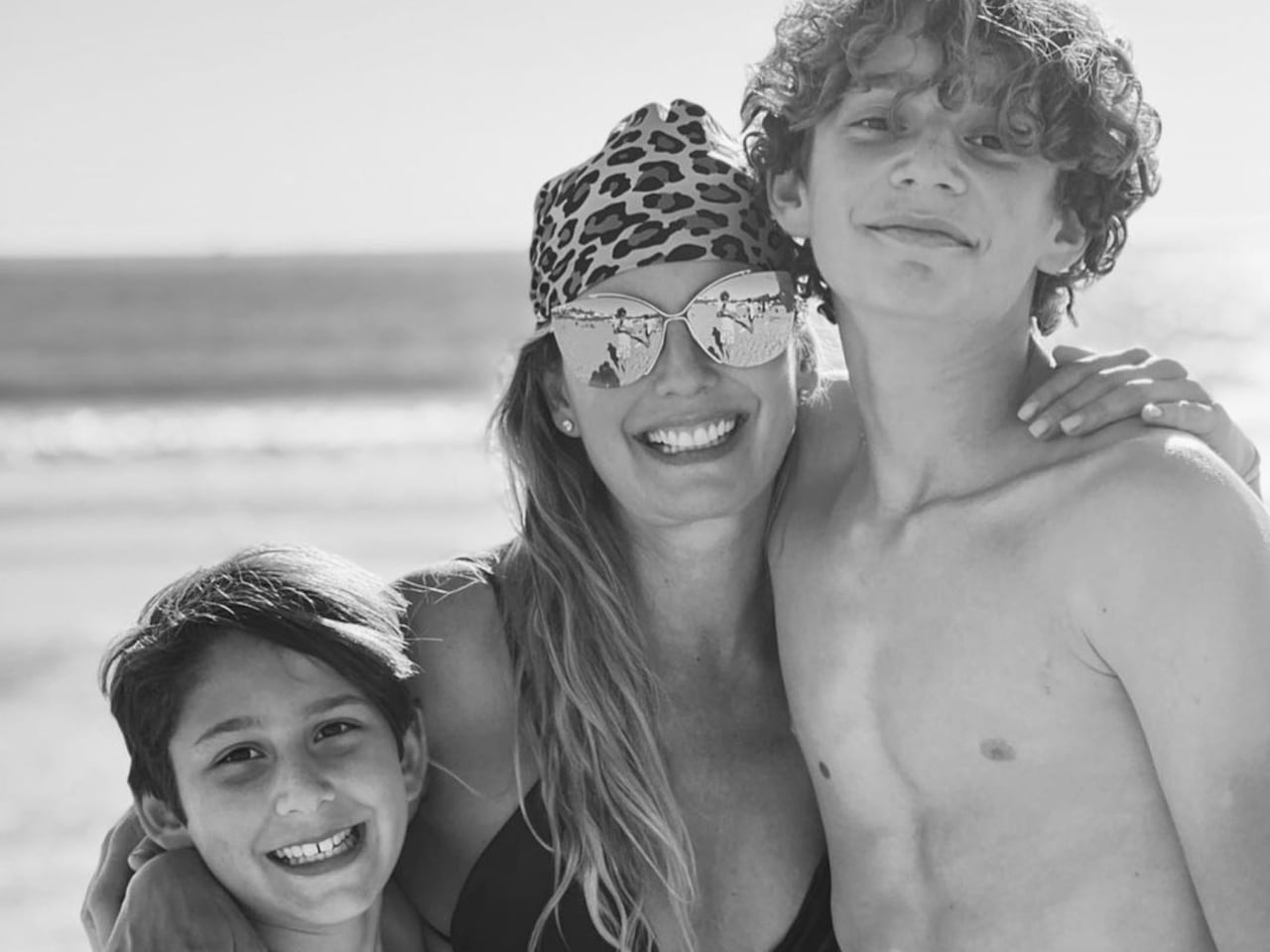 Claudia Bahamón junto a sus hijos Samuel y Luca