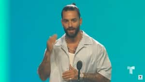 Maluma rinde homenaje a Shakira y su carrera en los Billboard