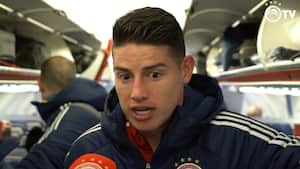 James Rodríguez dando declaraciones para los medios oficiales de Olympiacos