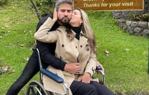 La presentadora tiene una herida en su pie y por eso tendrá que andar en silla de ruedas por unos días