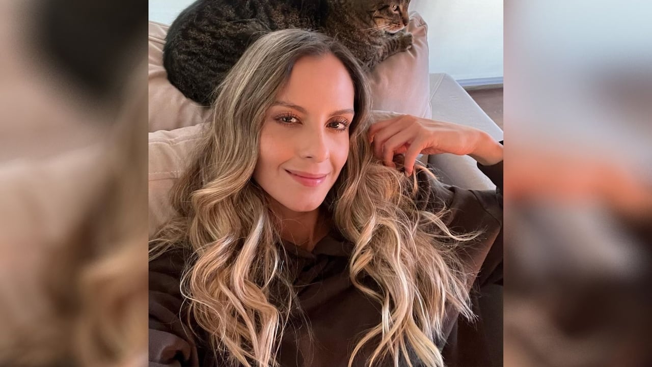 Laura Acuña se desnudó para posar como Dios la trajo al mundo en la ducha de su casa