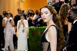 NEW YORK, NEW YORK - MAY 02: Phoebe Dynevor attends The 2022 Met Gala Celebrating "In America: An Anthology of Fashion" at The Metropolitan Museum of Art on May 02, 2022 in New York City. (Photo by Jeff Kravitz/FilmMagic)