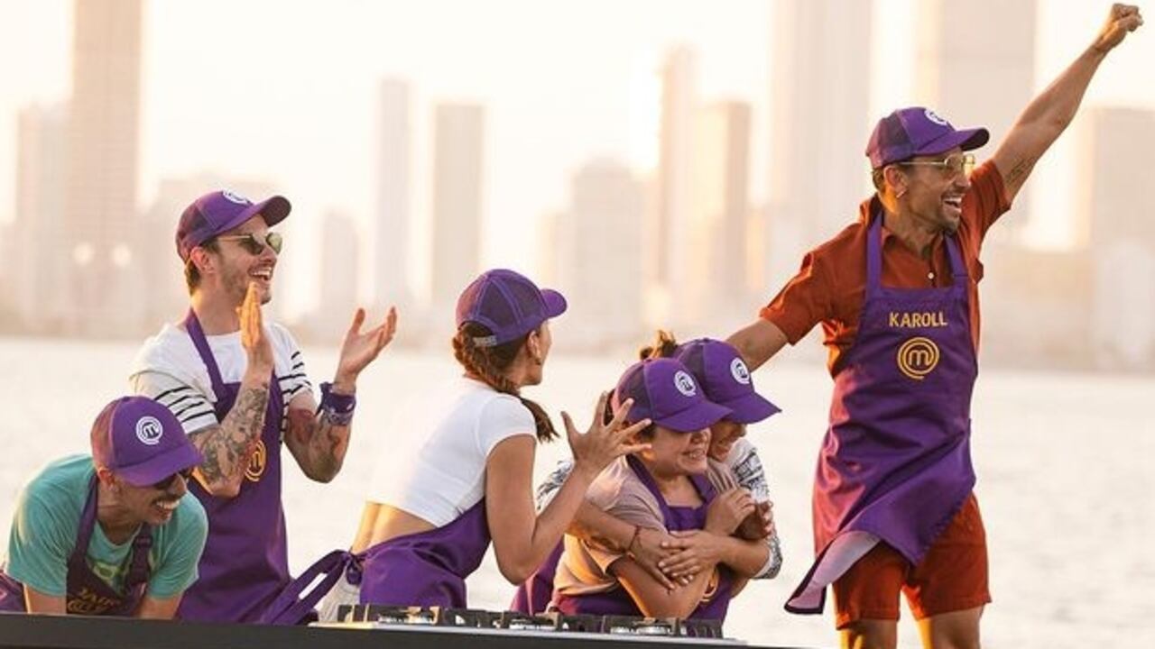 MásterChef Celebrity- Prueba de equipos en la playa
@karollmarquez