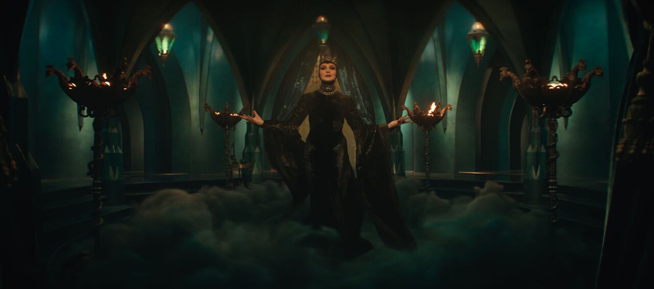 Gal Gadot como la Reina Malvada en la película de acción real de Disney, BLANCANIEVES. Foto cortesía de Disney. © 2024 Disney Enterprises, Inc. Todos los derechos reservados.
