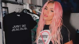 Karol G dio un improvisado concierto gratis para varios de sus fanáticos