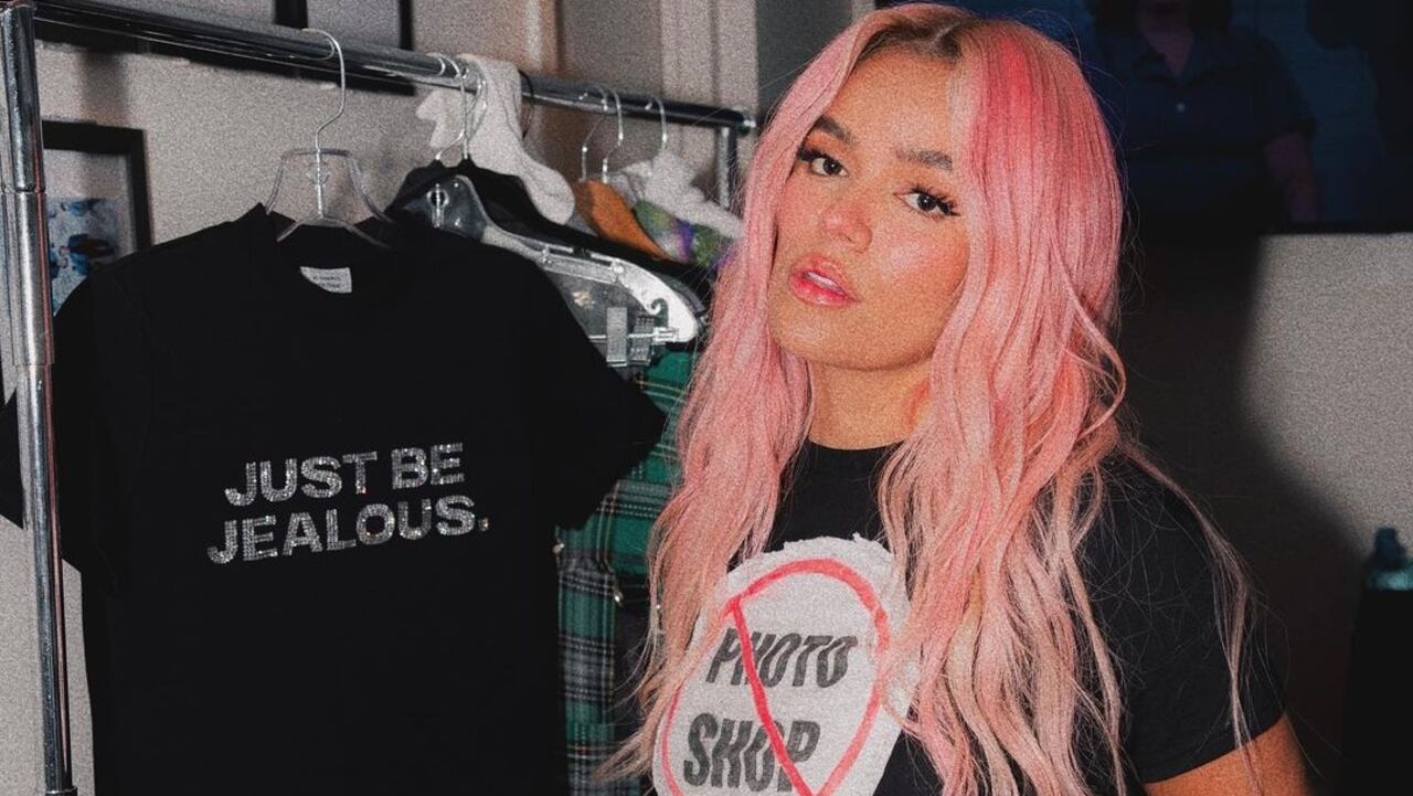 Karol G dio un improvisado concierto gratis para varios de sus fanáticos