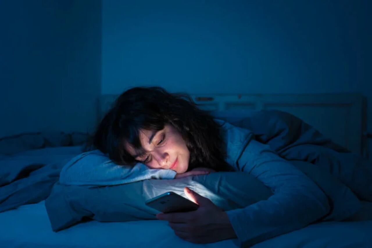 Desvelarse entre semana para recuperar energía durante el fin de semana es negativo para el organismo. Hay que mantener un equilibrio.