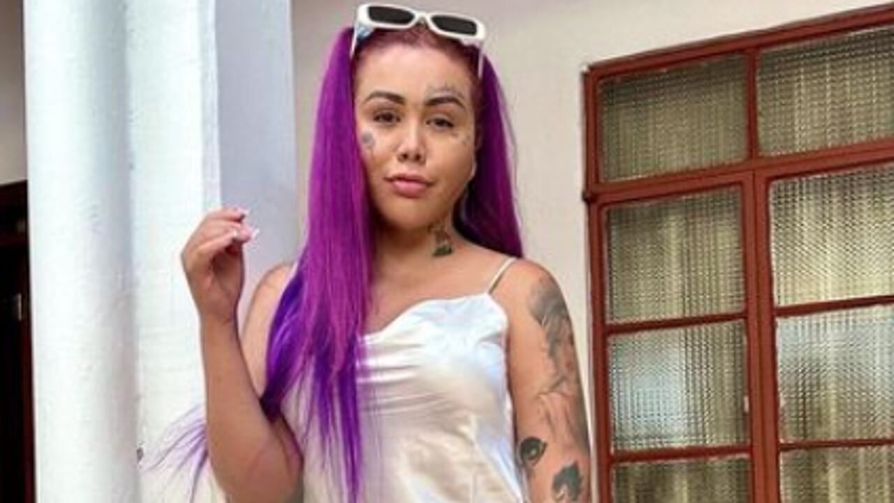 La DJ no ha resuelto su dilema con su "fantasma" y ahora volverá a operarse. Foto: Instagram @yinacalderonoficial.