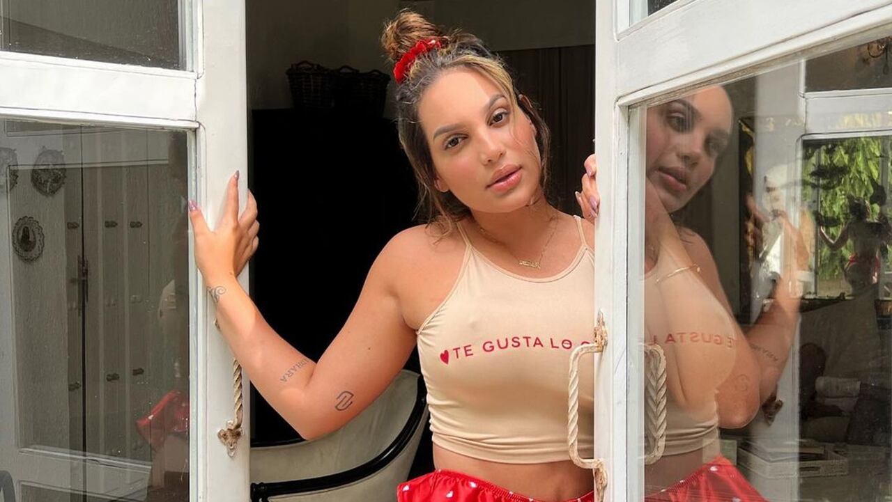 Andrea Valdiri presumió su cuerpazo en mini tanga y le pidieron más videos con poca ropa