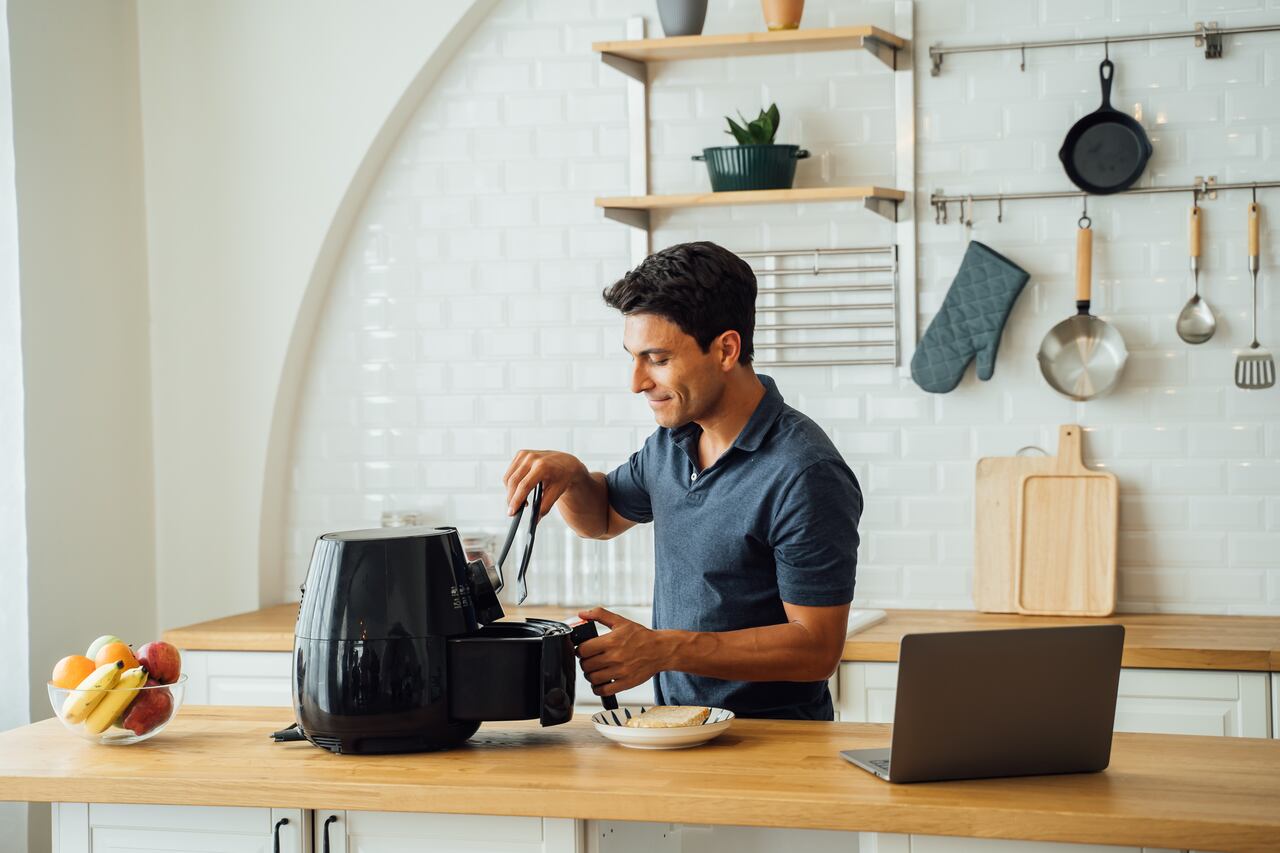 Evita desgastes innecesarios: los pasos esenciales para limpieza y mantenimiento del air fryer.