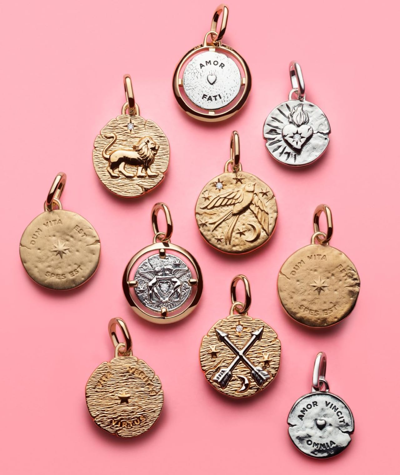 Con el legado de las antiguas monedas y las leyendas que han viajado durante siglos, la colección de Pandora reescribe la memoria en forma de estilo para contar una historia sobre la identidad