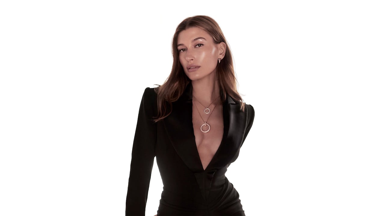 Hailey Bieber se estrena como embajadora de Tiffany & Co en su primera campaña global