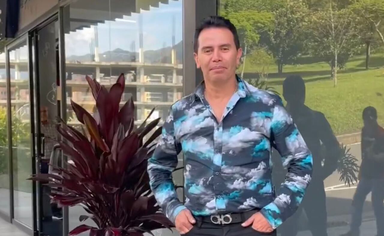 La respuesta de Jhonny Rivera a un seguidor que aseguró que su relación con Jenny López es falsa