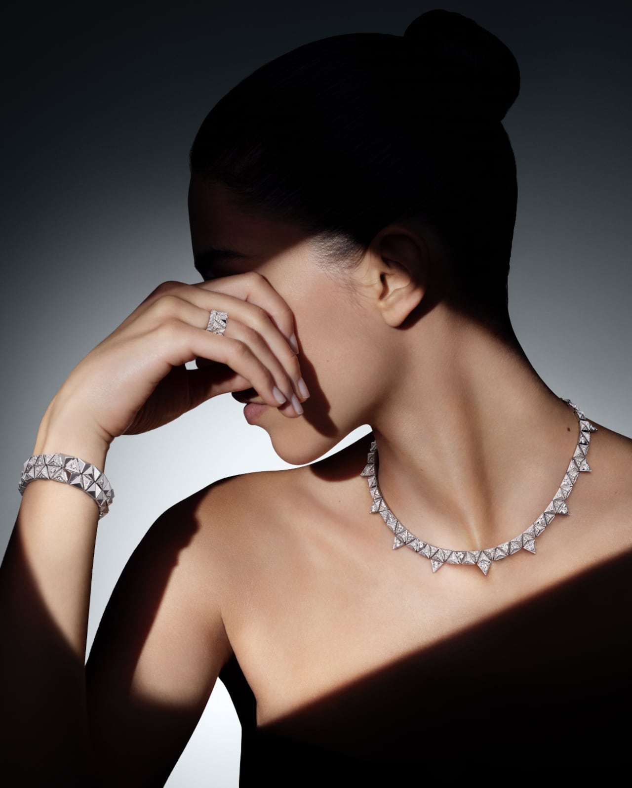 La fuerza de una inicial: Louis Vuitton reinterpreta la V en clave de Alta Joyería