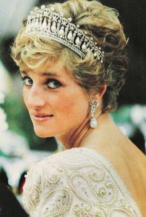 Diana de Gales. Si hay algo que la caracterizó durante toda su trayectoria como princesa, y posteriormente, fue su corte de pelo, todo un ícono de los 90. Foto: Facebook.