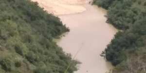 Las autoridades explicaron que el represamiento se está originando por una falla geológica que tiene la parte alta de la montaña del municipio de Onzaga.