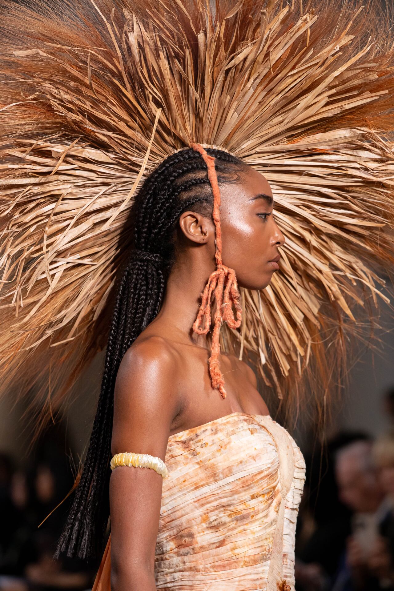 Camila Machado opta por las creaciones nupciales y vestidos de fiesta.