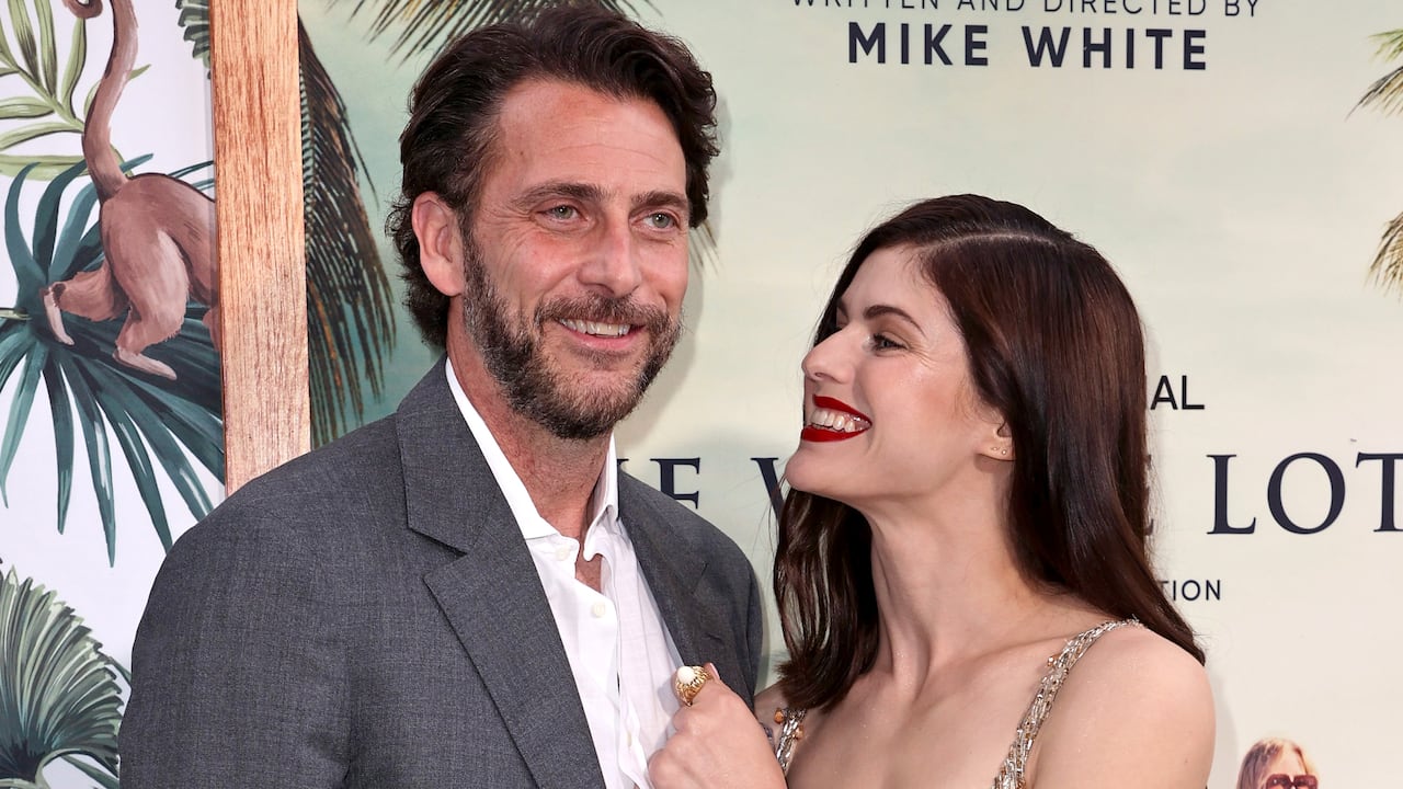 Alexandra Daddario y Andrew Form