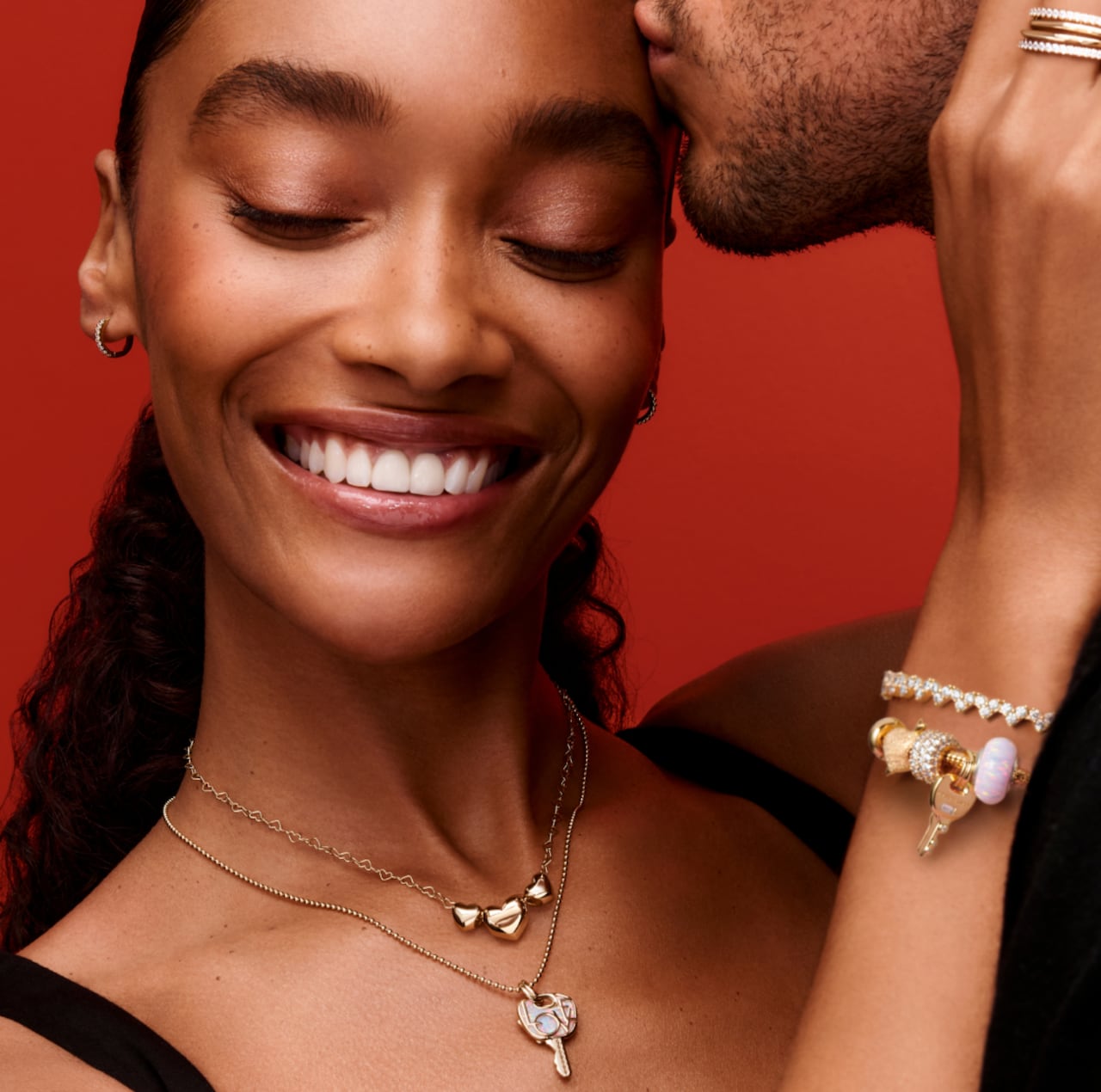 Pandora y el lenguaje del amor: joyas que transforman gestos en recuerdos