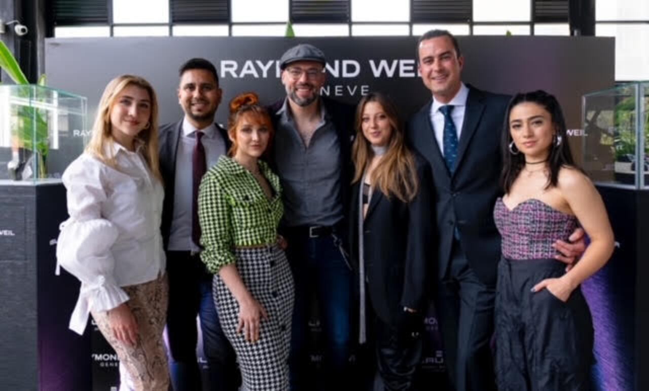 Homenaje de la relojera suiza Raymond Weil a Santiago Cruz y Ventino