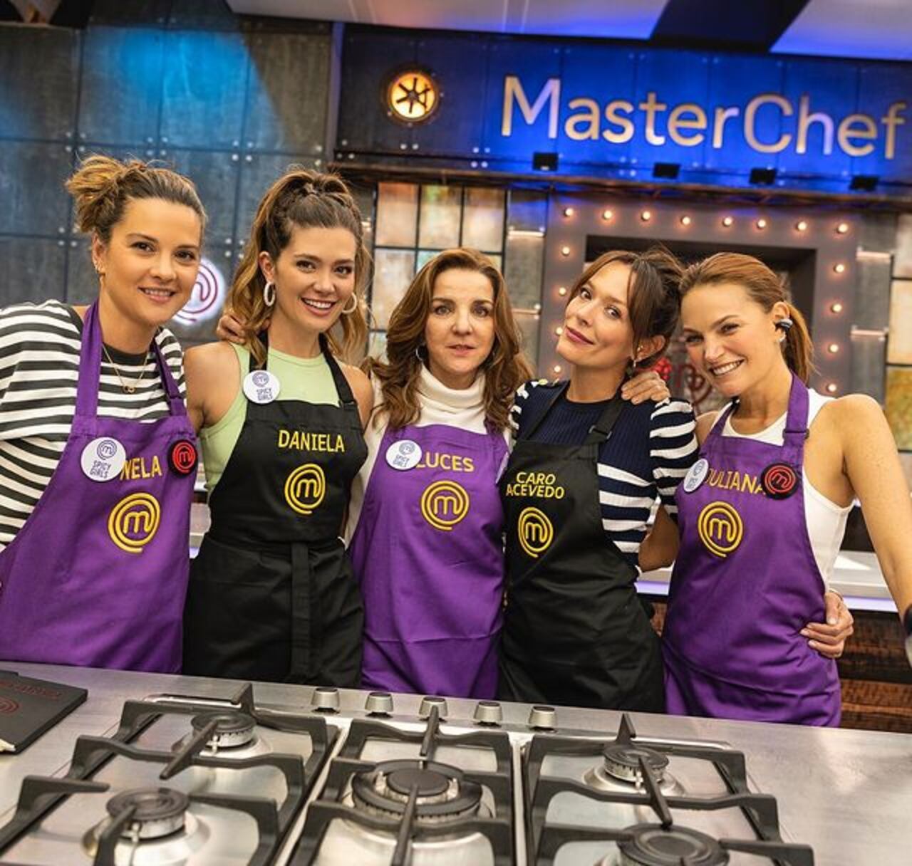 Nela González, Daniela Tapia, Luces Velásquez, Carolina Acevedo y Juliana Galvis.