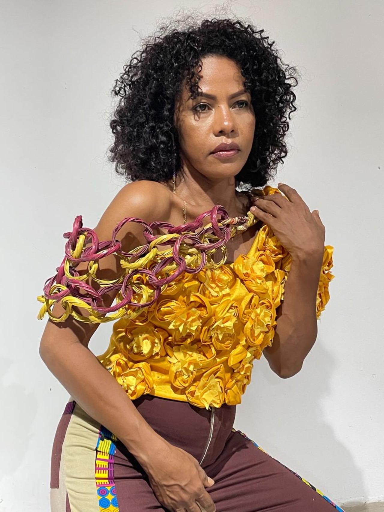 Cleiner Cabadías: Entre hilos ancestrales y fuerza creativa en Mola Fashion Week
