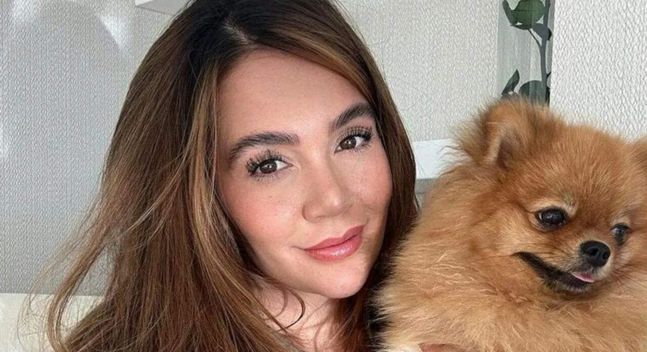 Lina Tejeiro y su perrita Frida