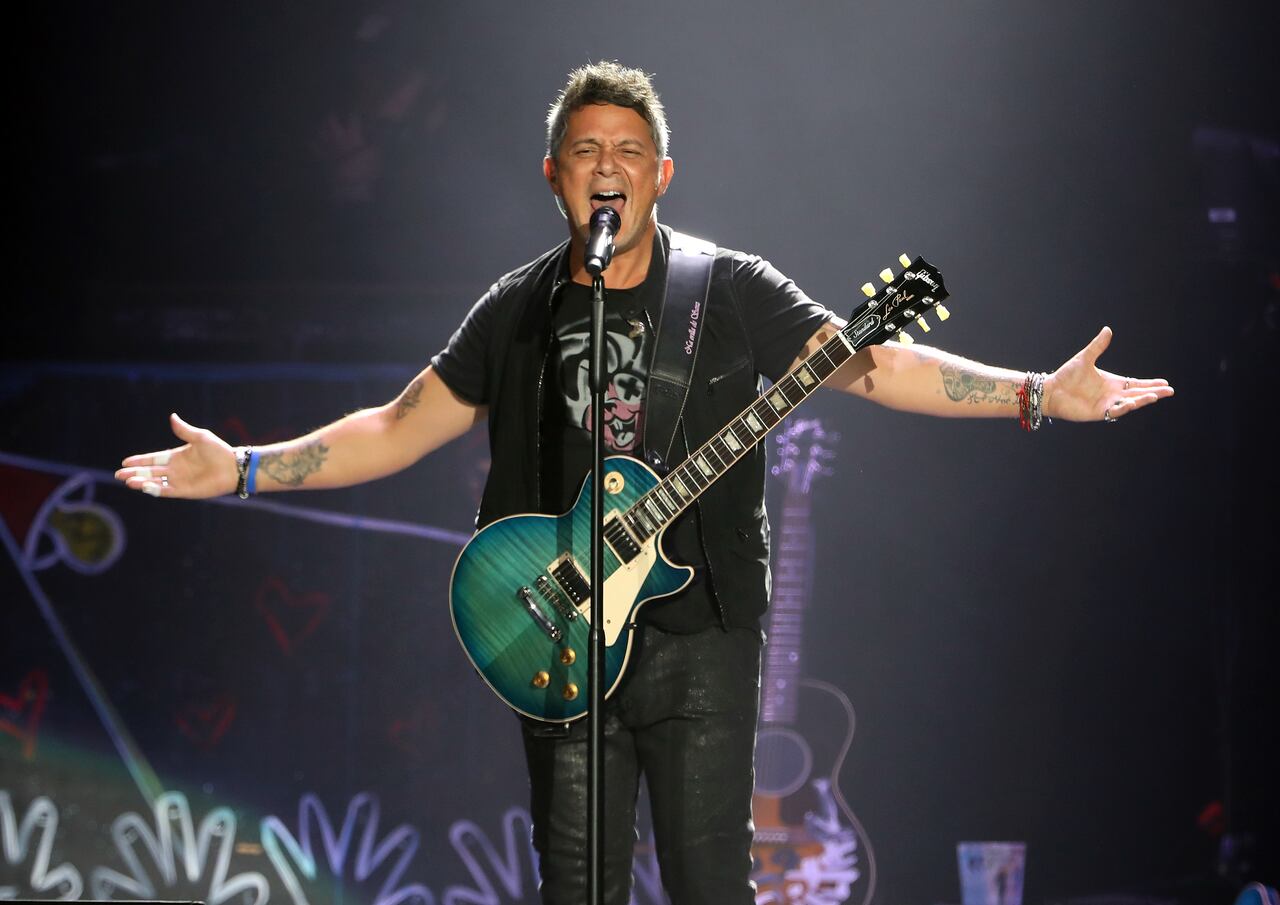 MIAMI, FL - SEPTEMBER 7: Alejandro Sanz is seen performing during his "La Gira" tour concert at the American Airlines Arena on September 7, 2019 in Miami, Florida. (Photo by Alexander Tamargo/Getty Images)